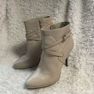 Nine West Elegant leather Beige Ankle platform heels Boots side zipper SZ10M